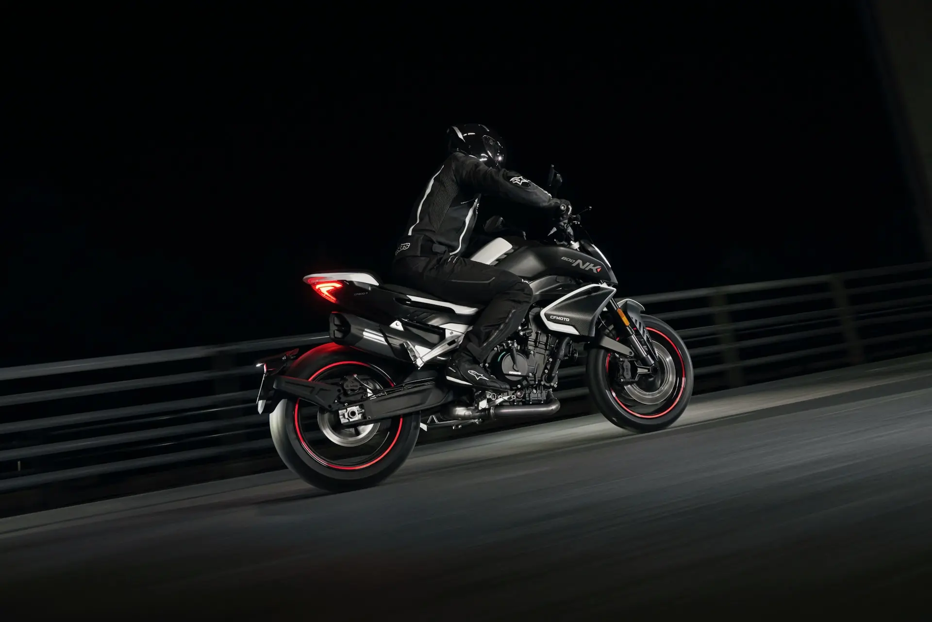 CFMOTO 800NK