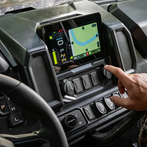 8″ CFMOTO RideSync™ Touch Screen and TFT Display 8" CFMOTO RideSync™ Touch Screen and TFT Display
